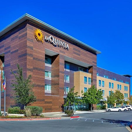 La Quinta Inn & Suites By Wyndham Lakeway Exterior photo