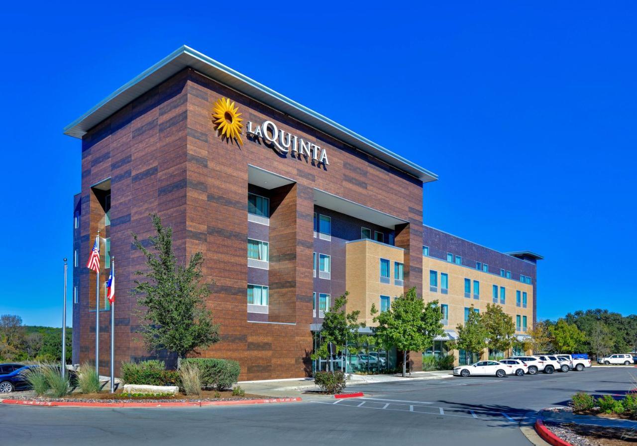 La Quinta Inn & Suites By Wyndham Lakeway Exterior photo