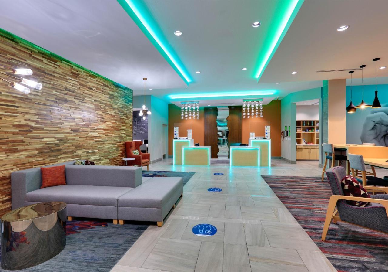 La Quinta Inn & Suites By Wyndham Lakeway Exterior photo