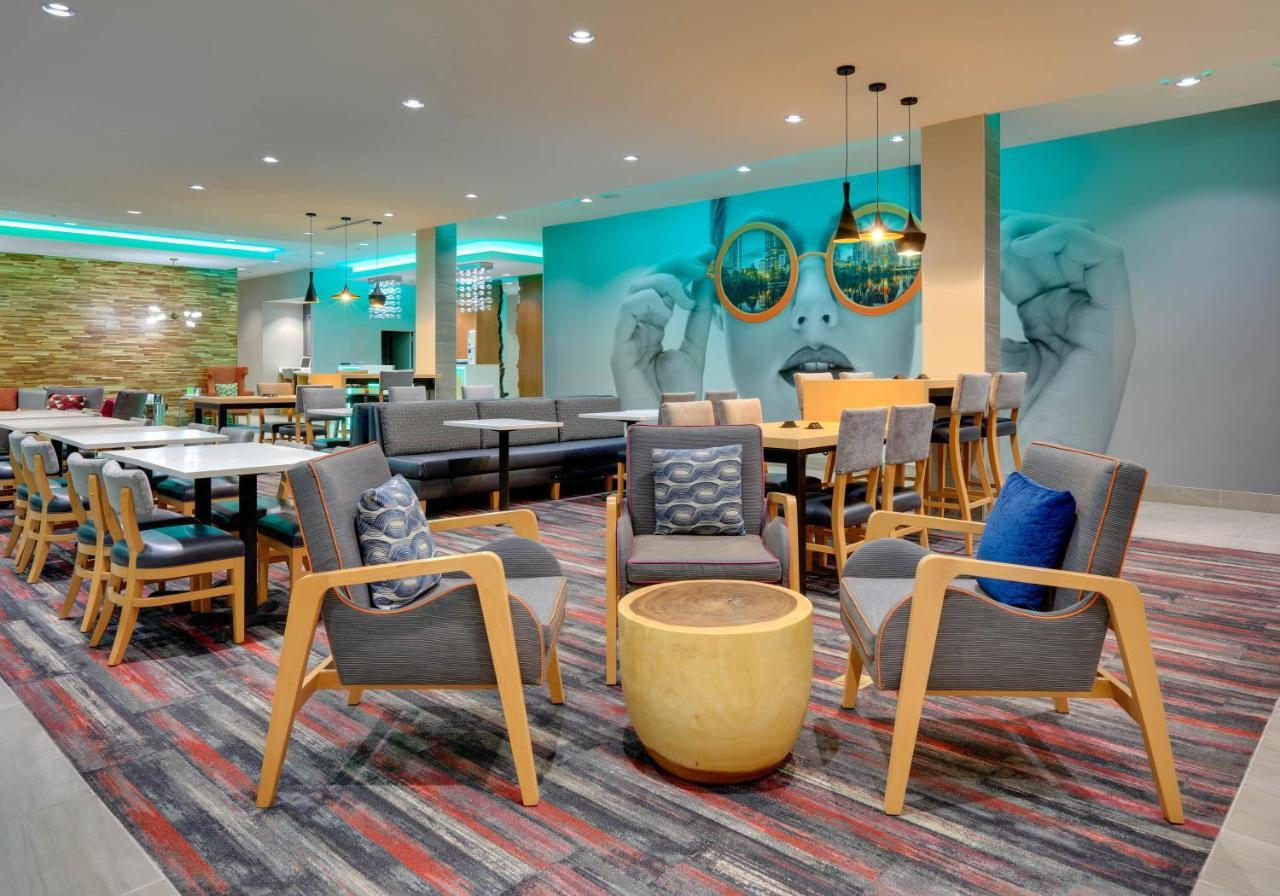 La Quinta Inn & Suites By Wyndham Lakeway Exterior photo